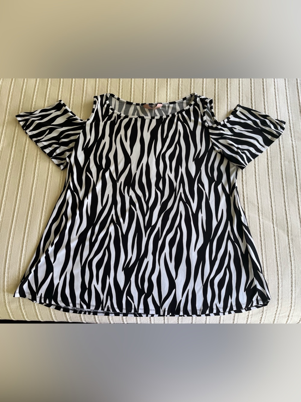 Amanda cold shoulder blouse